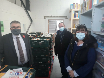 Mayor Dave Hodgson at Bedford Foodbank November 2021