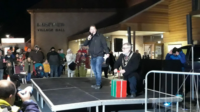 Mayor Dave Hodgson turns on the Wixams Christmas Lights