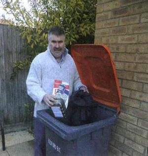 Mayor Dave Hodgson recycling