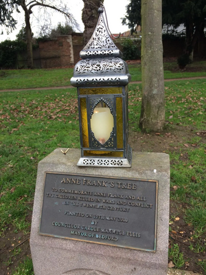 Holocaust Memorial Day 2020 at the Anne Frank Tree in Russell Park