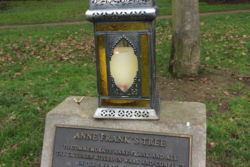 Holocaust Memorial Day 2020 at the Anne Frank Tree in Russell Park