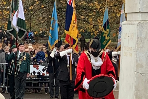 Mayor Dave Hodgson at Bedford War Memorial for Remembrance Sunday 2021