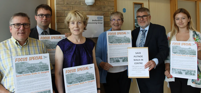 Mayor Dave Hodgson and other Liberal Democrat Campaigners at Bedfordshire CCG HQ to present the petition to save Putnoe Walk-In Centre