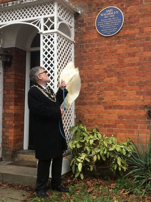 Mayor Dave Hodgson unveils the Blue Plaque in honour of Amy Walmsley in The Crescent, Bedford