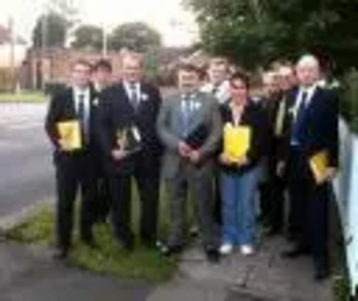 Edward Davey MP joins the campaign for Dave Hodgson as Mayor of Bedford Borough