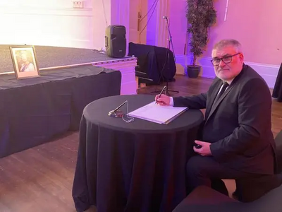 Mayor Dave Hodgson signs the Book of Condolence