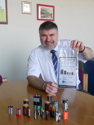 Mayor Dave Hodgson with new Bedford Borough Council battery recycling bags