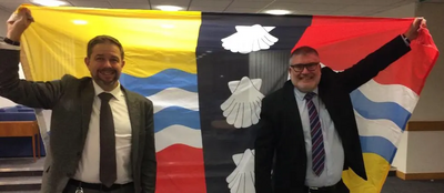 Mayor Dave Hodgson and Councillor Jon Abbott with the Bedfordshire Flag