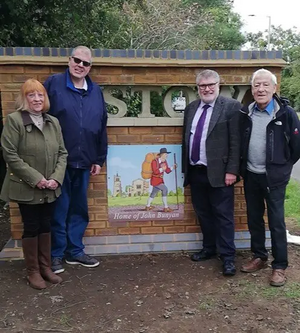 Mayor Dave Hodgson and Councillor Sue Anderson unveil Elstow Gate