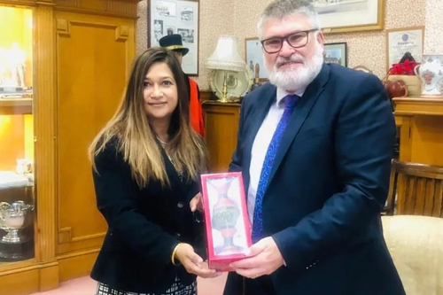 Mayor Dave Hodgson with Maldives Ambassador to the UK Dr Farah Faizal in the Mayor's Parlour