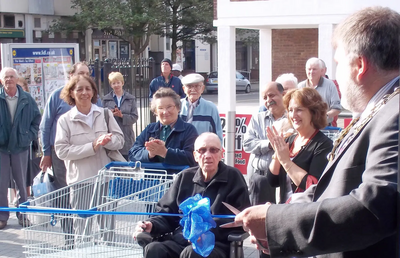 Mayor Dave Hodgson prepares to cut the ribbon at the revamped Lidl store in Bedford as shoppers look on