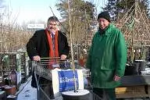 Dave Hodgson at Podington Garden Centre for launch of the Buy in Bedford campaign