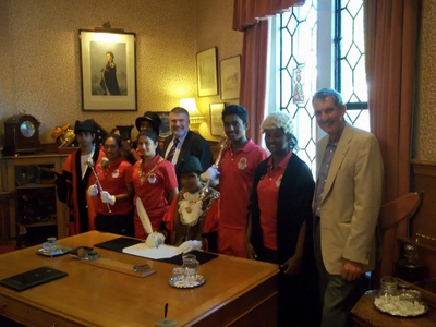 Dave Hodgson and Howard Darbon with the Maldives Olympic Squad in the Mayor's Parlour