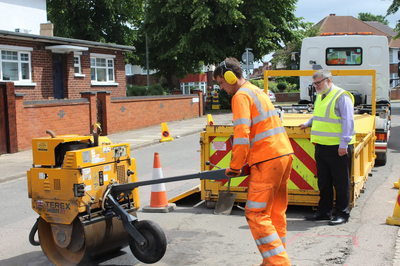 Mayor Dave Hodgson on site to see roads maintenance taking place