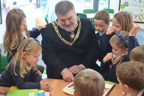 Mayor Dave with pupils at Bromham C of E Lower School