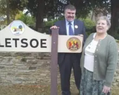 Dave Hodgson with Bletsoe resident Mrs Button at the Bletsoe village sign