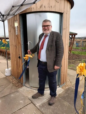 Mayor Dave visits the Woo Woo Loo at Mile Road Allotments