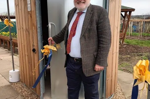 Mayor Dave visits the Woo Woo Loo at Mile Road Allotments