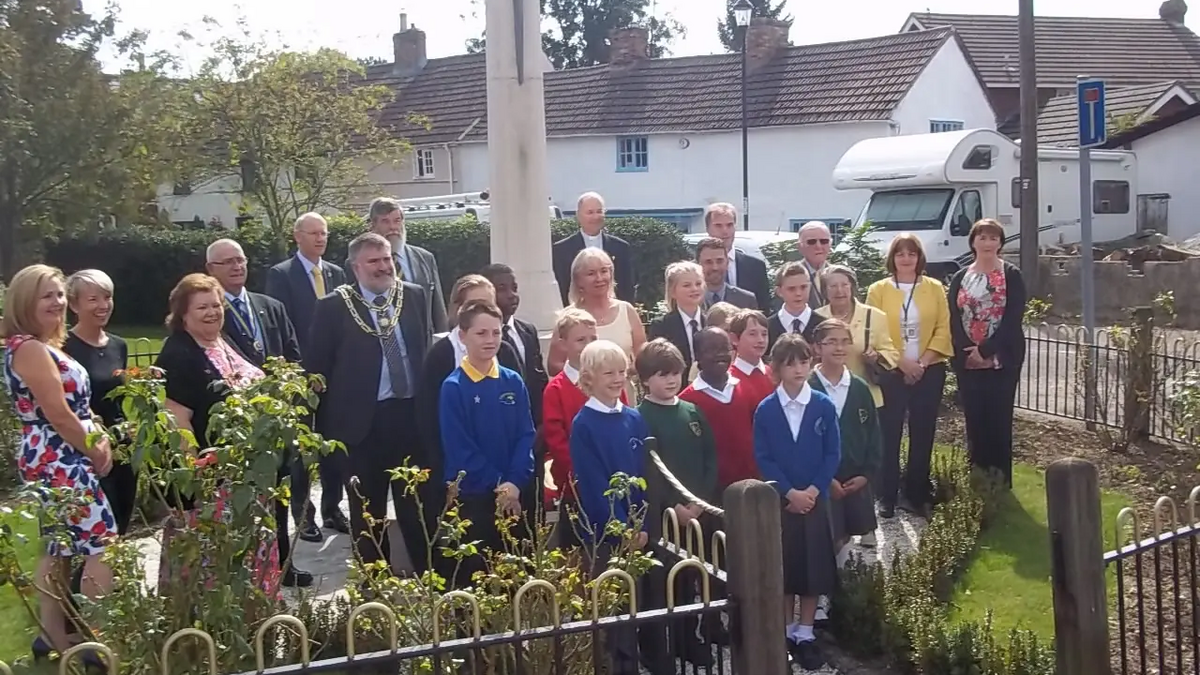 Local Schoolchildren on Poignant Trip in Remembrance of World War One ...