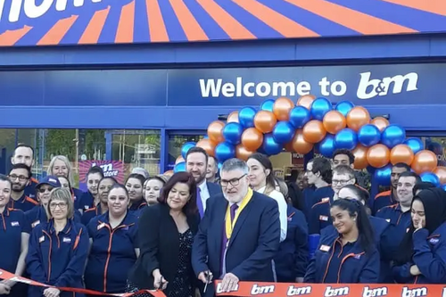 Mayor Dave Hodgson cuts the ribbon at the opening of the b&m store on Riverfield Drive in Bedford