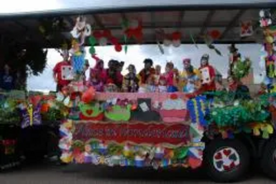 Mayor Dave Hodgson on Hills Lower School's Float at 2010 River Festival Parade