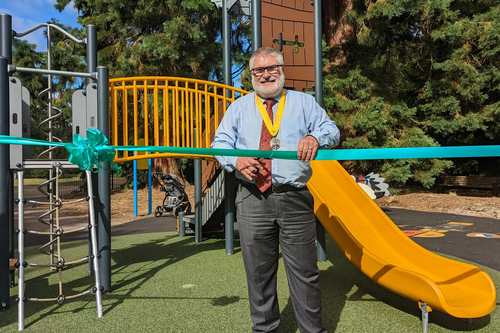 Mayor Dave at Bedford Park play area