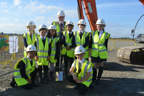 Mayor Dave Hodgson with Lakeview Pupils at Sod Turning for new Wixams Schools