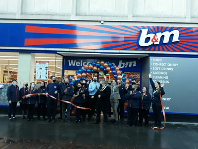 Mayor Dave Hodgson opens the new B&M Store in Bedford town centre