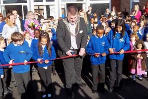 Mayor Dave Hodgson opening Shortstown Primary School