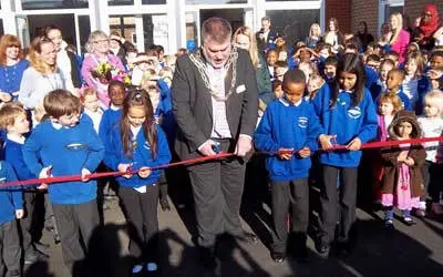 Mayor Dave Hodgson opening Shortstown Primary School