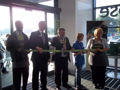 Mayor Dave Hodgson cuts the ribbon at Bedford's new Waitrose store