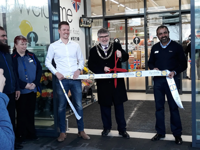 Mayor Dave Hodgson cuts the ribbon at the opening of the Lidl store on Goldington Road