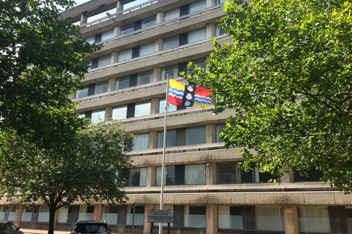 The Bedfordshire Flag flying at Borough Hall in Bedford