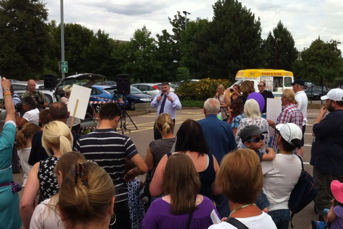 Mayor Dave Hodgson addresses the Save Riverbank Ward Rally in July 2013