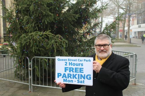 Mayor Dave Hodgson marks the start of extended free parking arrangements in Bedford Town Centre