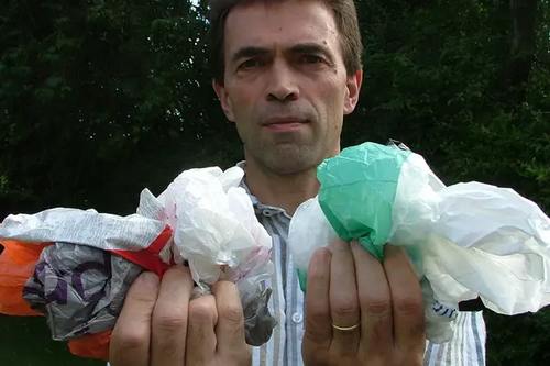 Tom Brake MP campaigning for a plastic bag charge in 2012