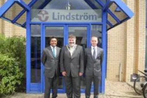 Dave Hodgson with Soresh Meeda and Andy Conaghan of Lindstrom Ltd