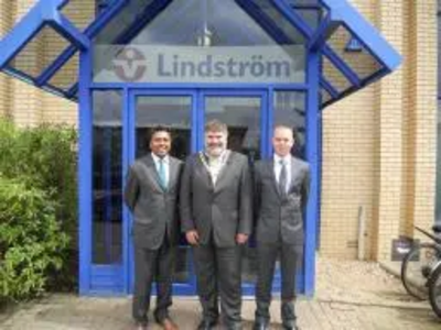 Dave Hodgson with Soresh Meeda and Andy Conaghan of Lindstrom Ltd