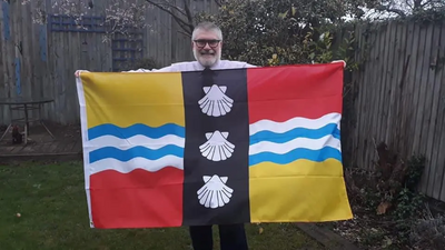 Mayor Dave Hodgson with the Bedfordshire flag